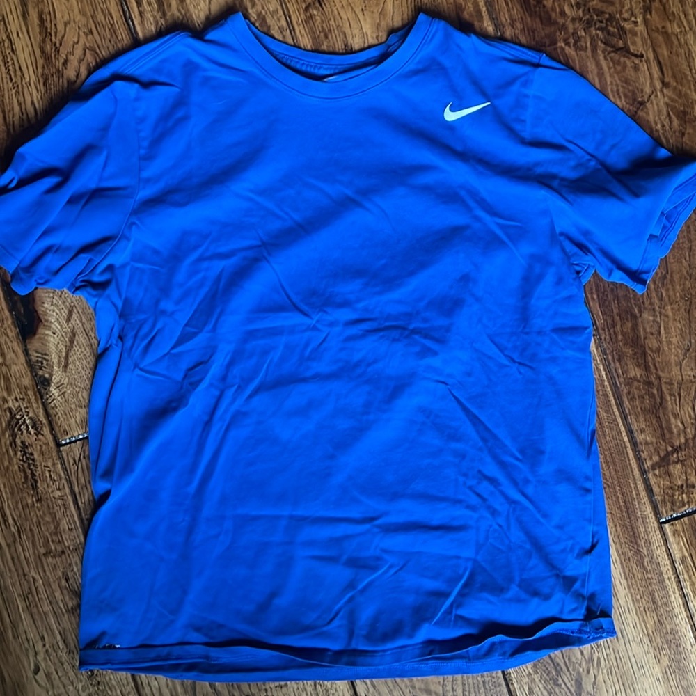 Men’s Nike athletic tee